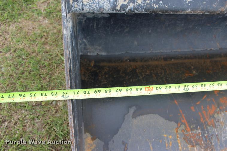 image for item L3119 2015 Kubota SVL75-2 skid steer