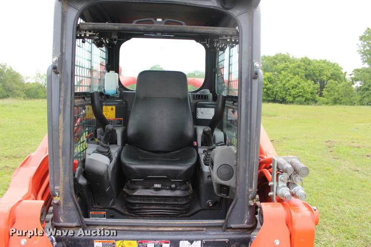 image for item L3121 2015 Kubota SVL90-2 skid steer