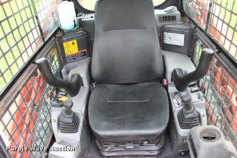 image for item L3121 2015 Kubota SVL90-2 skid steer