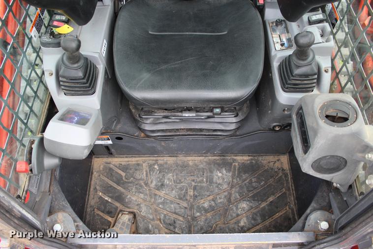 image for item L3121 2015 Kubota SVL90-2 skid steer