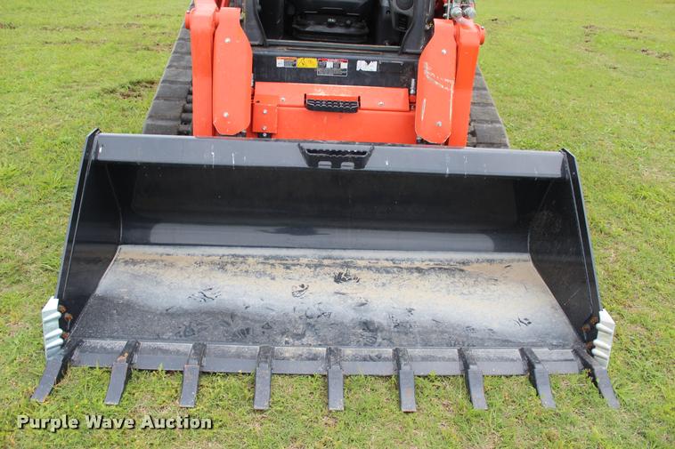 image for item L3121 2015 Kubota SVL90-2 skid steer