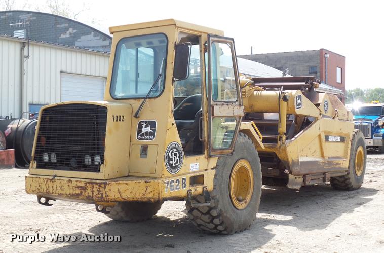 image for item L4719 1996 John Deere 762B elevating scraper