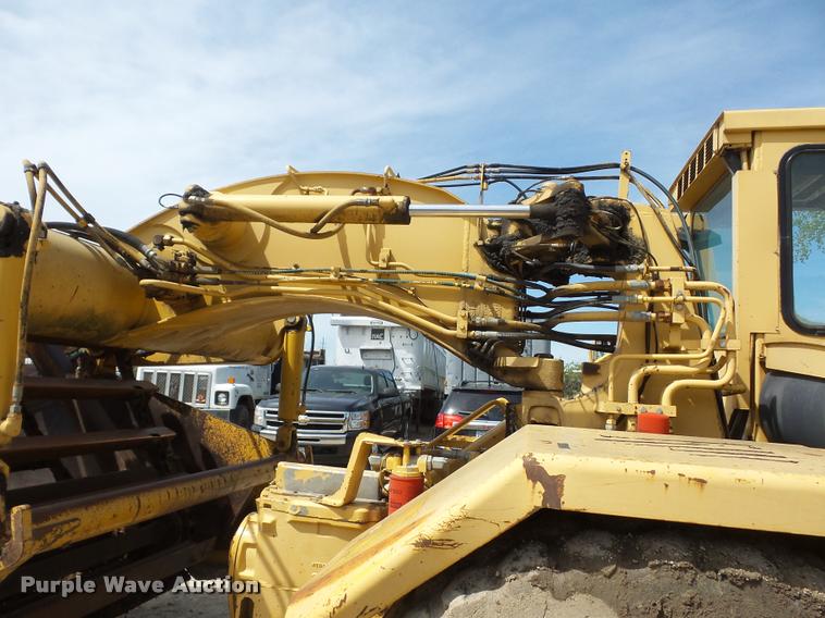 image for item L4719 1996 John Deere 762B elevating scraper