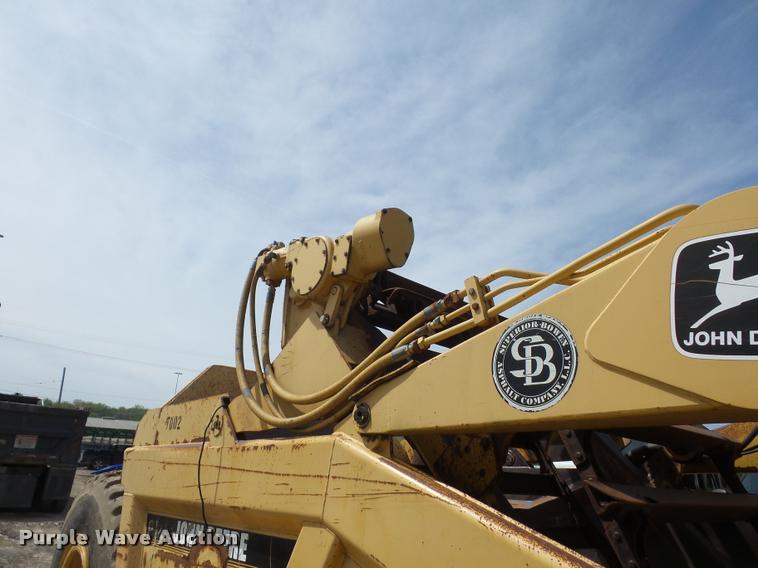 image for item L4719 1996 John Deere 762B elevating scraper