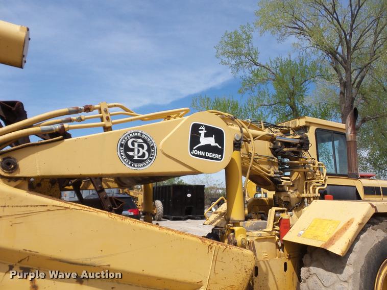 image for item L4719 1996 John Deere 762B elevating scraper