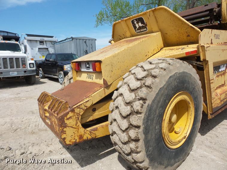 image for item L4719 1996 John Deere 762B elevating scraper