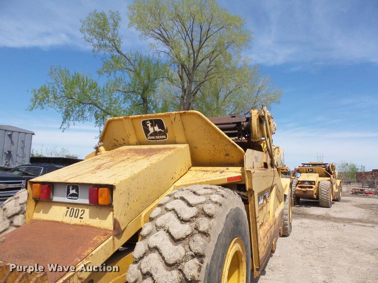 image for item L4719 1996 John Deere 762B elevating scraper