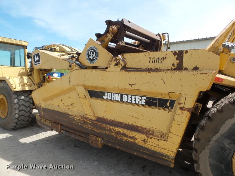 image for item L4719 1996 John Deere 762B elevating scraper