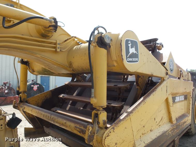 image for item L4719 1996 John Deere 762B elevating scraper