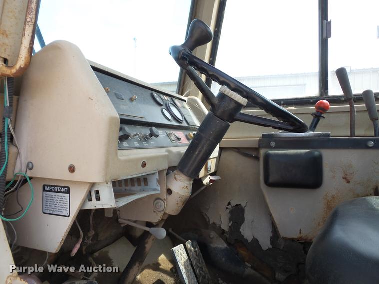 image for item L4719 1996 John Deere 762B elevating scraper