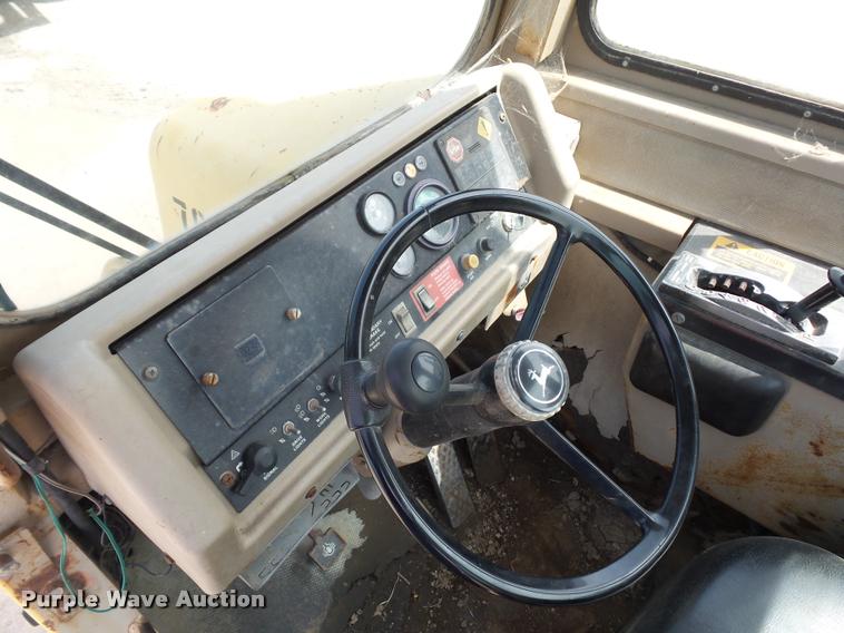 image for item L4719 1996 John Deere 762B elevating scraper