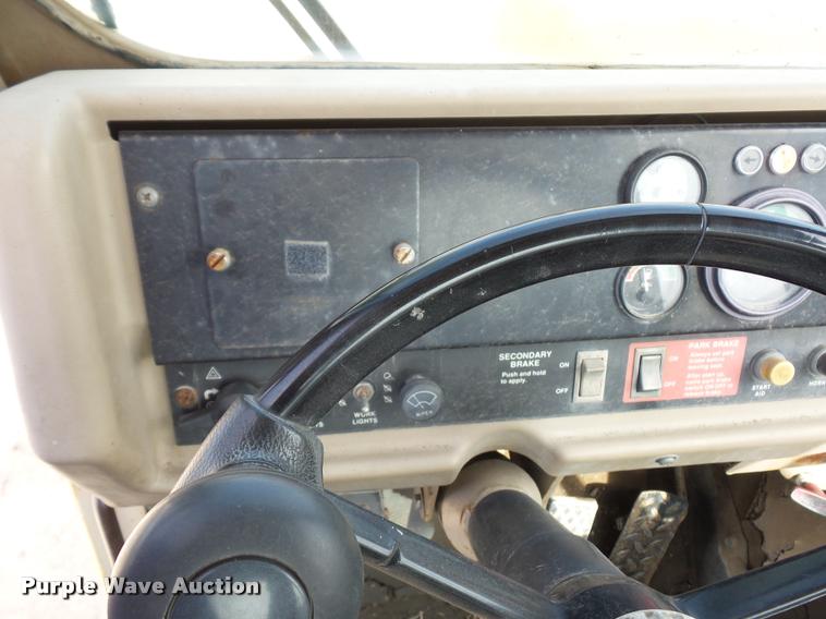 image for item L4719 1996 John Deere 762B elevating scraper