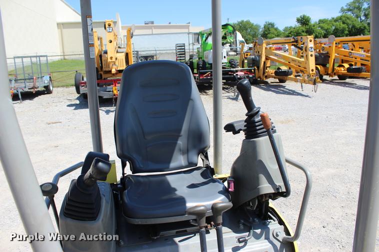 image for item L4990 2011 Yanmar VIO17 compact excavator