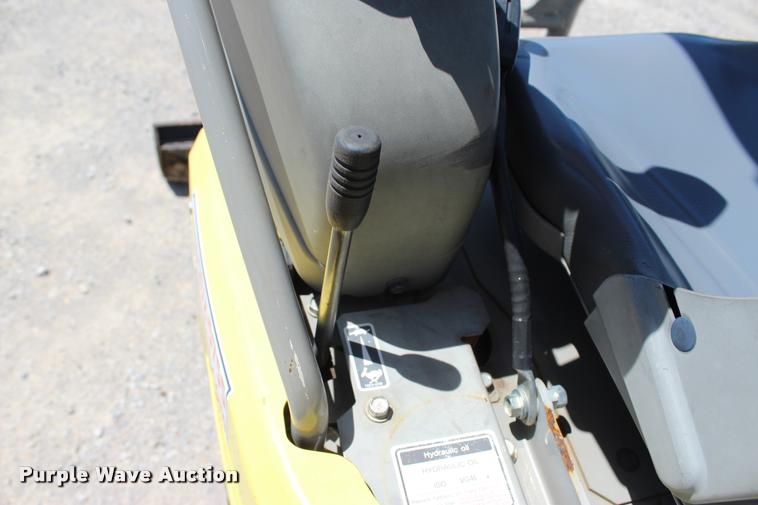 image for item L4990 2011 Yanmar VIO17 compact excavator