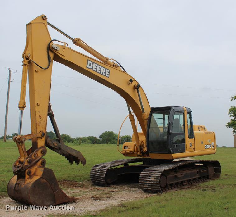 image for item L4996 2005 John Deere 200C LC excavator