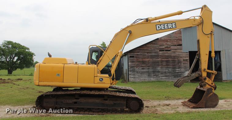 image for item L4996 2005 John Deere 200C LC excavator