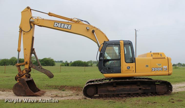 image for item L4996 2005 John Deere 200C LC excavator