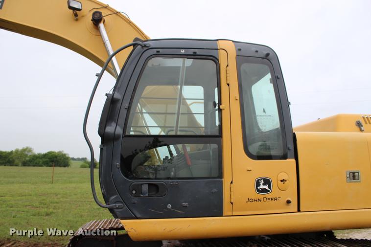image for item L4996 2005 John Deere 200C LC excavator