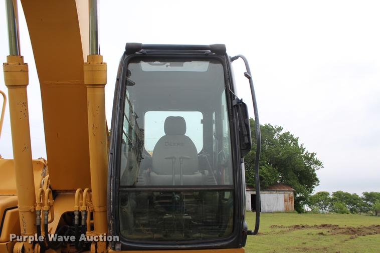 image for item L4996 2005 John Deere 200C LC excavator