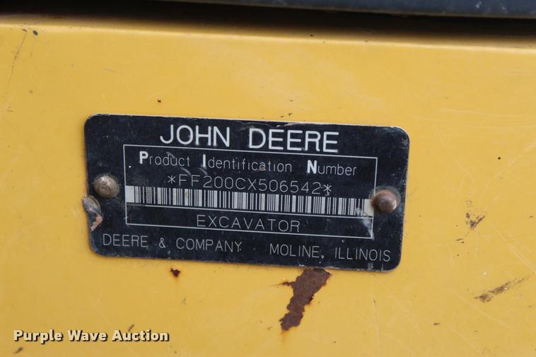 image for item L4996 2005 John Deere 200C LC excavator