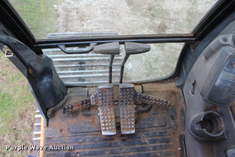 image for item L4996 2005 John Deere 200C LC excavator