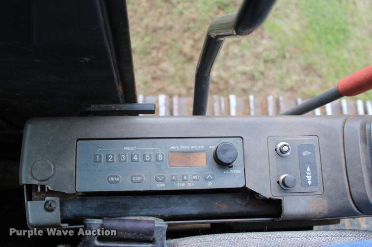 image for item L4996 2005 John Deere 200C LC excavator