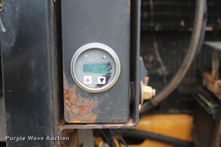 image for item L4996 2005 John Deere 200C LC excavator