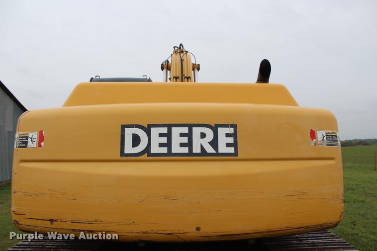 image for item L4996 2005 John Deere 200C LC excavator