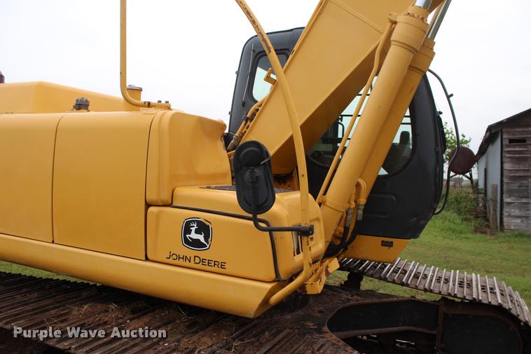 image for item L4996 2005 John Deere 200C LC excavator
