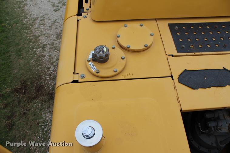 image for item L4996 2005 John Deere 200C LC excavator