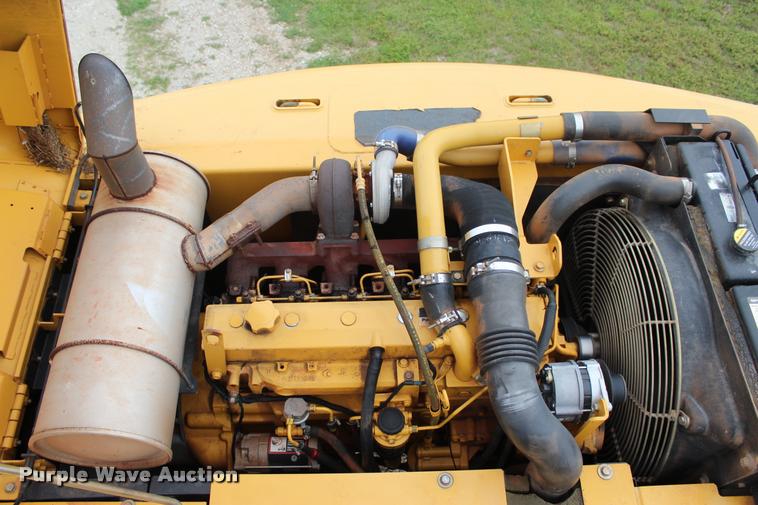 image for item L4996 2005 John Deere 200C LC excavator