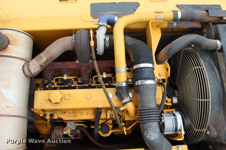 image for item L4996 2005 John Deere 200C LC excavator