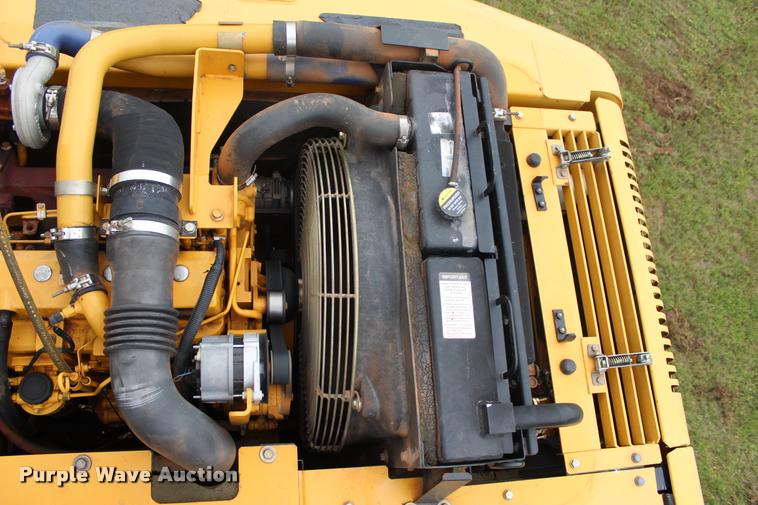 image for item L4996 2005 John Deere 200C LC excavator