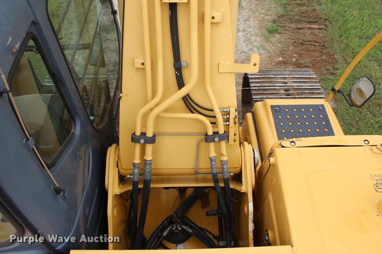 image for item L4996 2005 John Deere 200C LC excavator