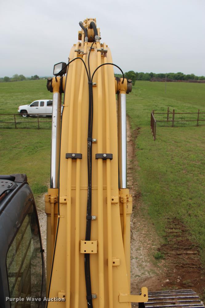 image for item L4996 2005 John Deere 200C LC excavator