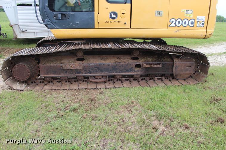 image for item L4996 2005 John Deere 200C LC excavator