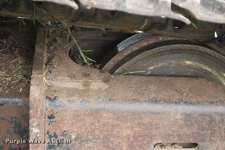 image for item L4996 2005 John Deere 200C LC excavator