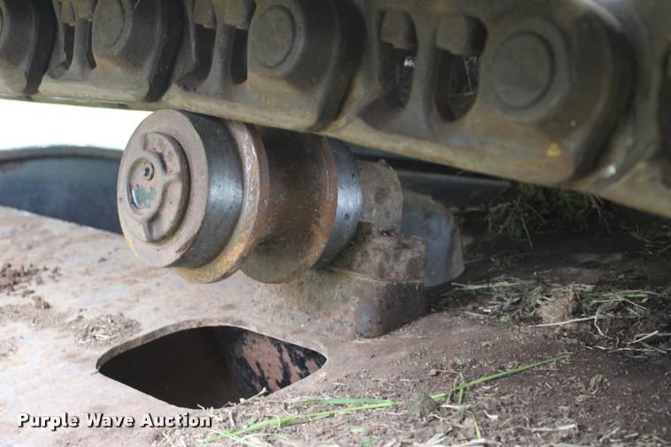 image for item L4996 2005 John Deere 200C LC excavator