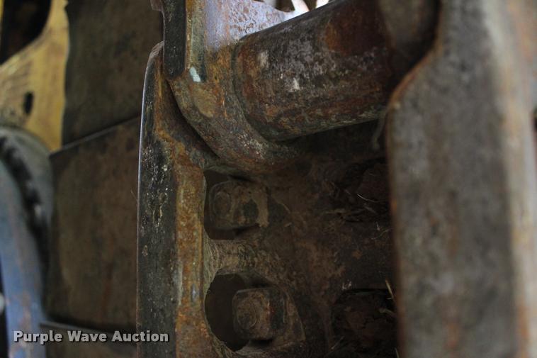 image for item L4996 2005 John Deere 200C LC excavator