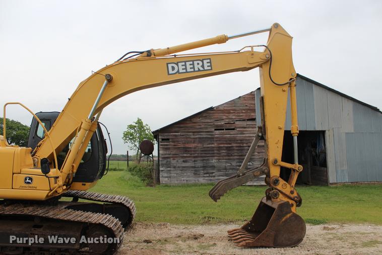 image for item L4996 2005 John Deere 200C LC excavator