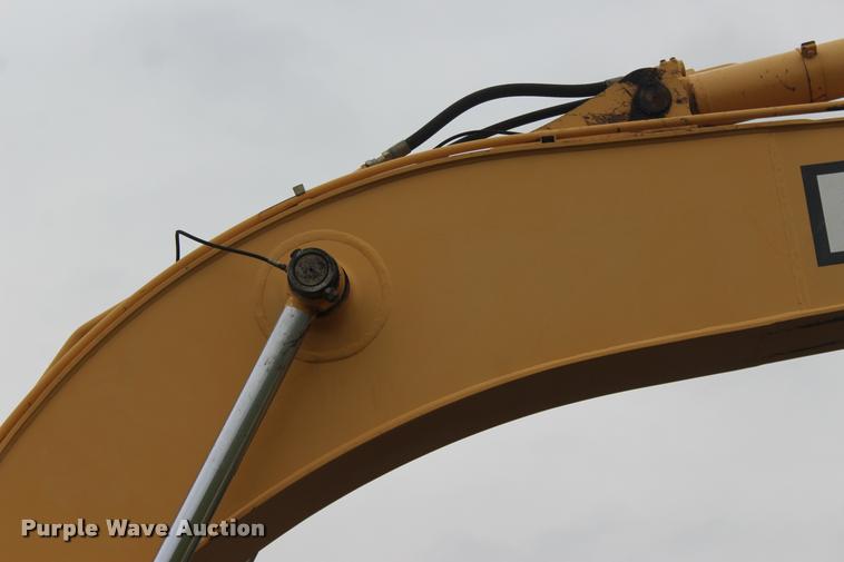 image for item L4996 2005 John Deere 200C LC excavator