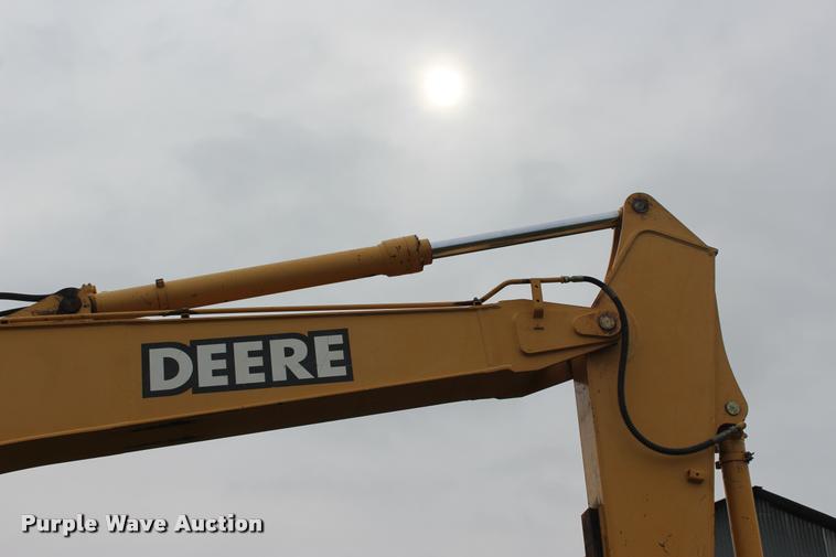 image for item L4996 2005 John Deere 200C LC excavator