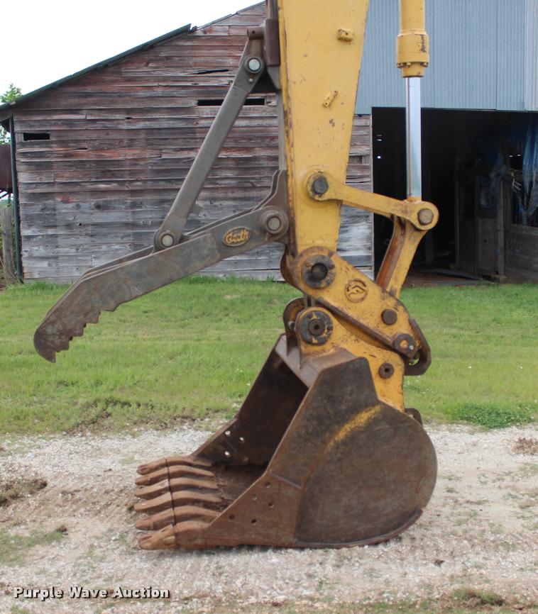 image for item L4996 2005 John Deere 200C LC excavator