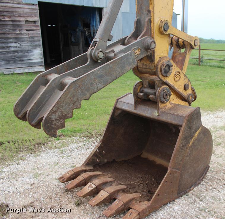 image for item L4996 2005 John Deere 200C LC excavator