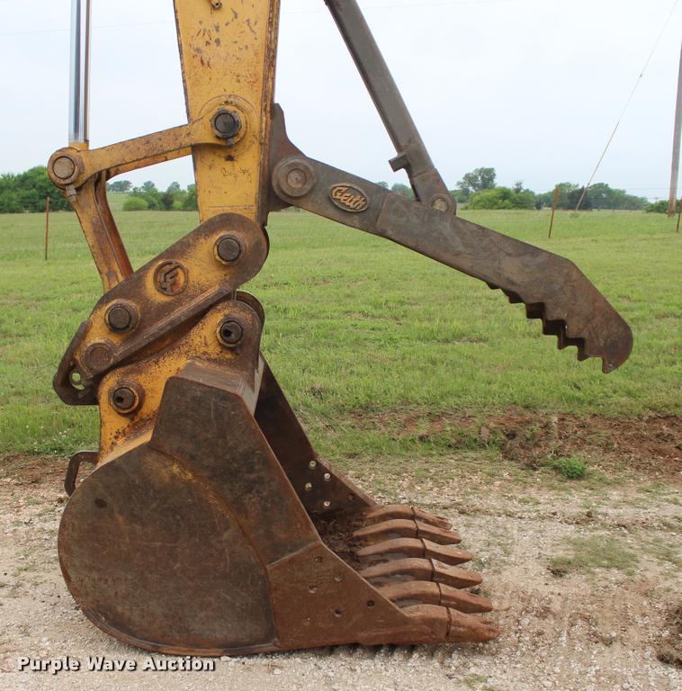 image for item L4996 2005 John Deere 200C LC excavator