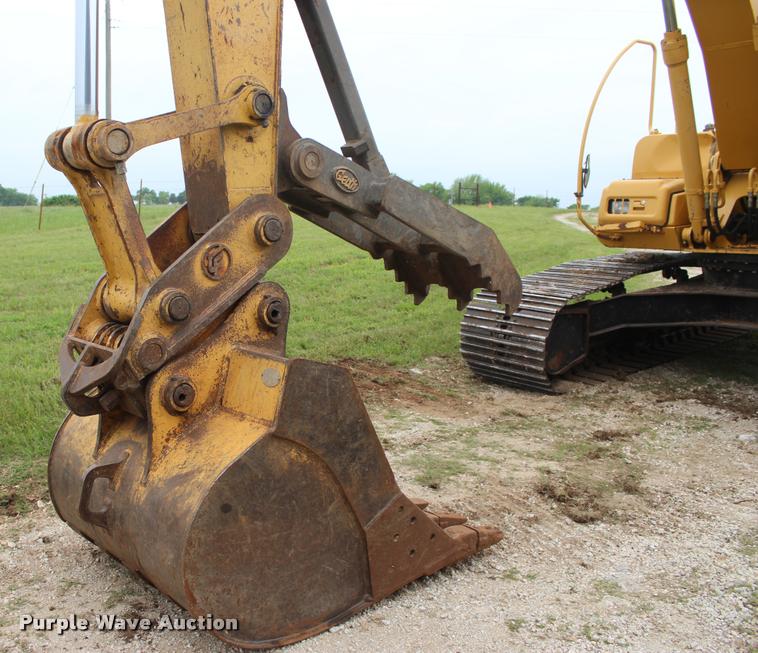 image for item L4996 2005 John Deere 200C LC excavator