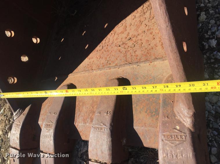 image for item L4996 2005 John Deere 200C LC excavator