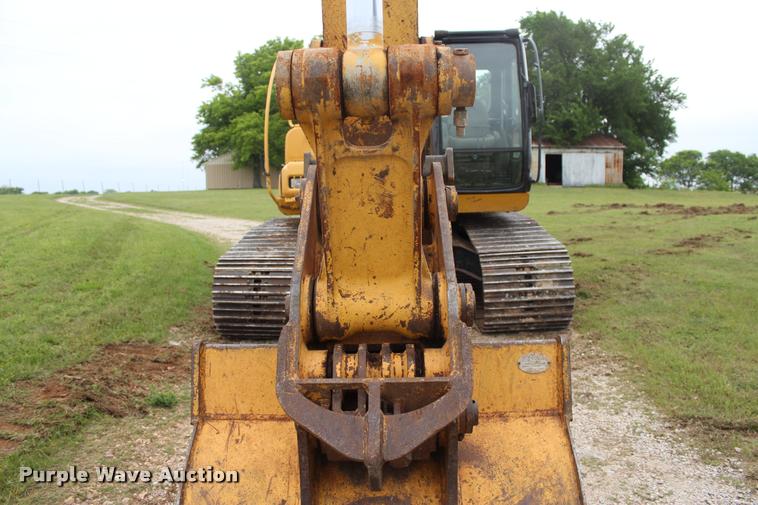 image for item L4996 2005 John Deere 200C LC excavator