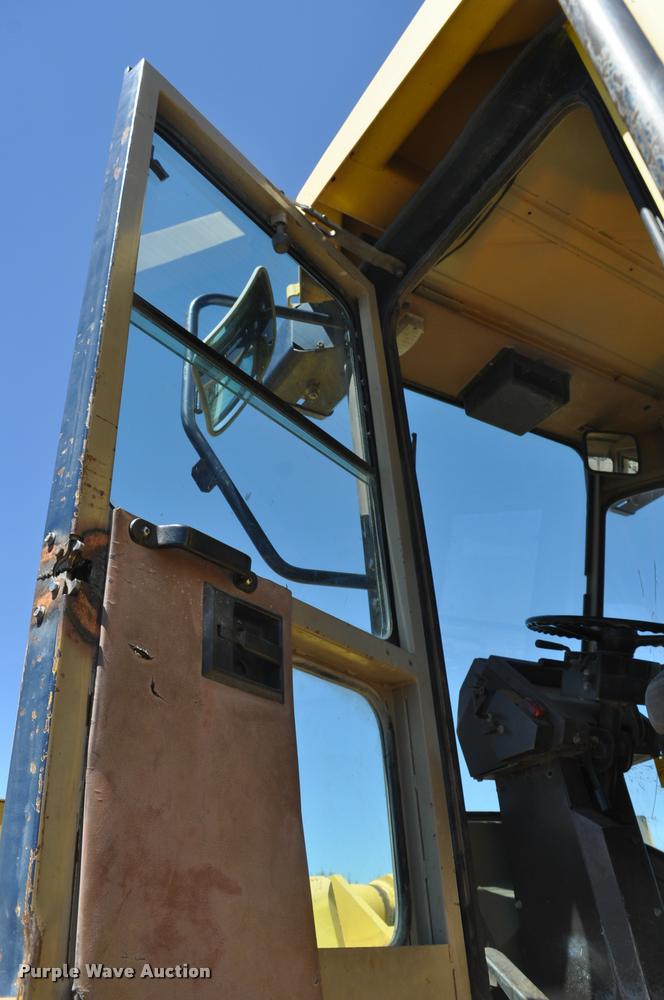 image for item L5228 1992 Komatsu WA380-1 wheel loader