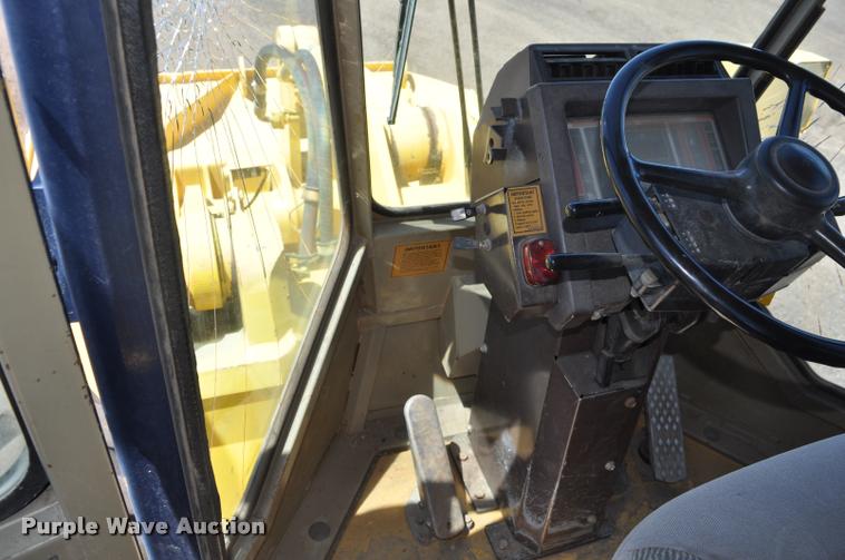 image for item L5228 1992 Komatsu WA380-1 wheel loader